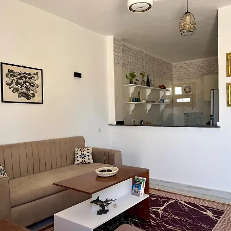 Апартаменты Cushions & Coast Hideout
